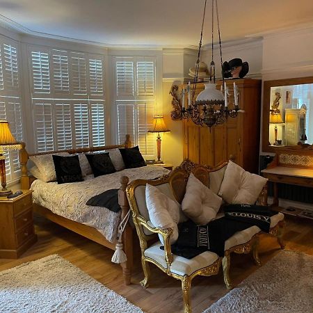 Olivia House Bed & Breakfast Porthcawl Exterior photo